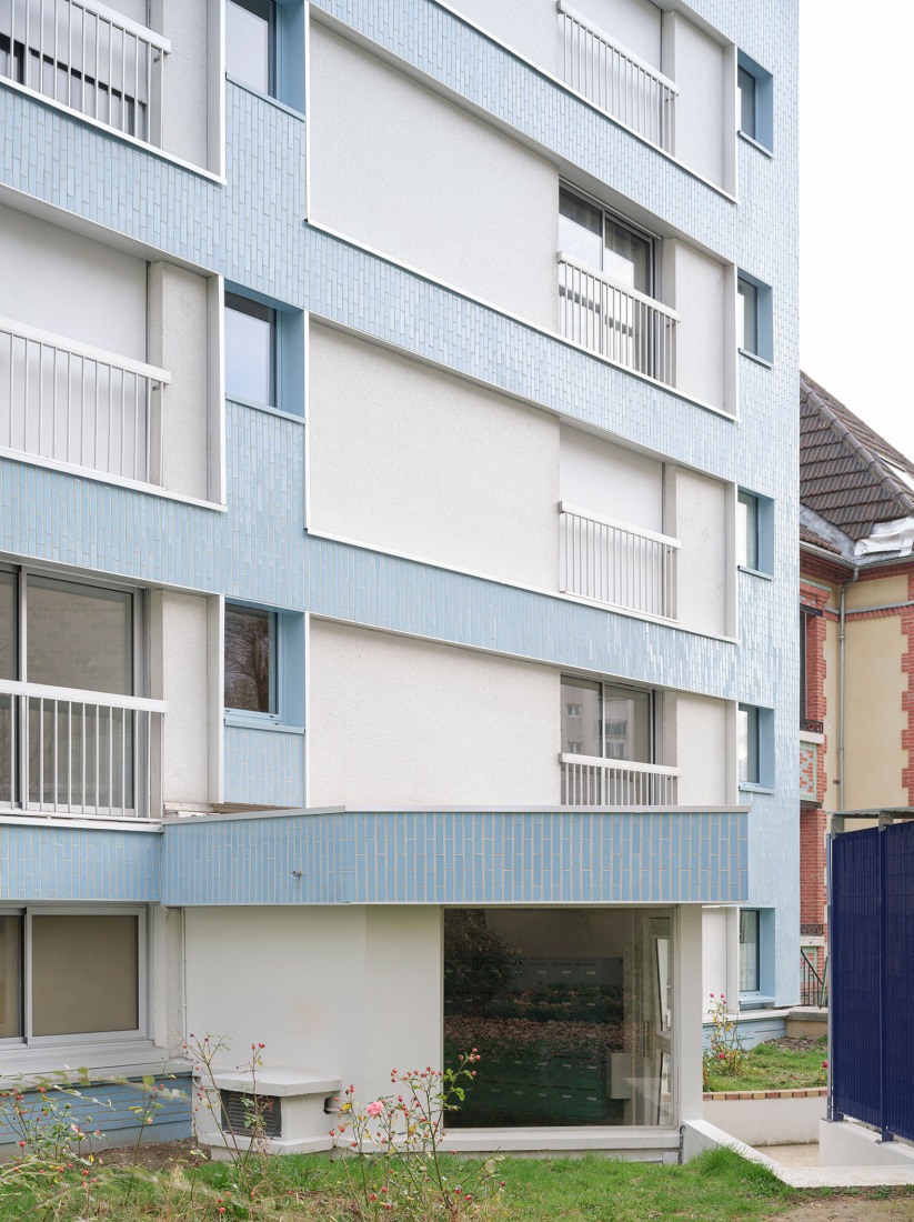 Thermal rehabilitation of a 49-unit apartment building by graal. Photograph by Giaime Meloni.