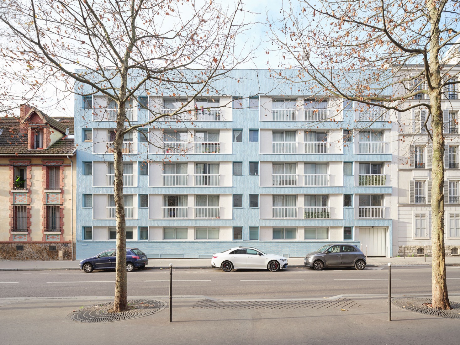 Thermal rehabilitation of a 49-unit apartment building by graal. Photograph by Giaime Meloni.