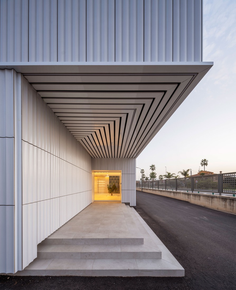 HTBA office and services complex by Martín Lejarraga. Photograph by David Frutos.
