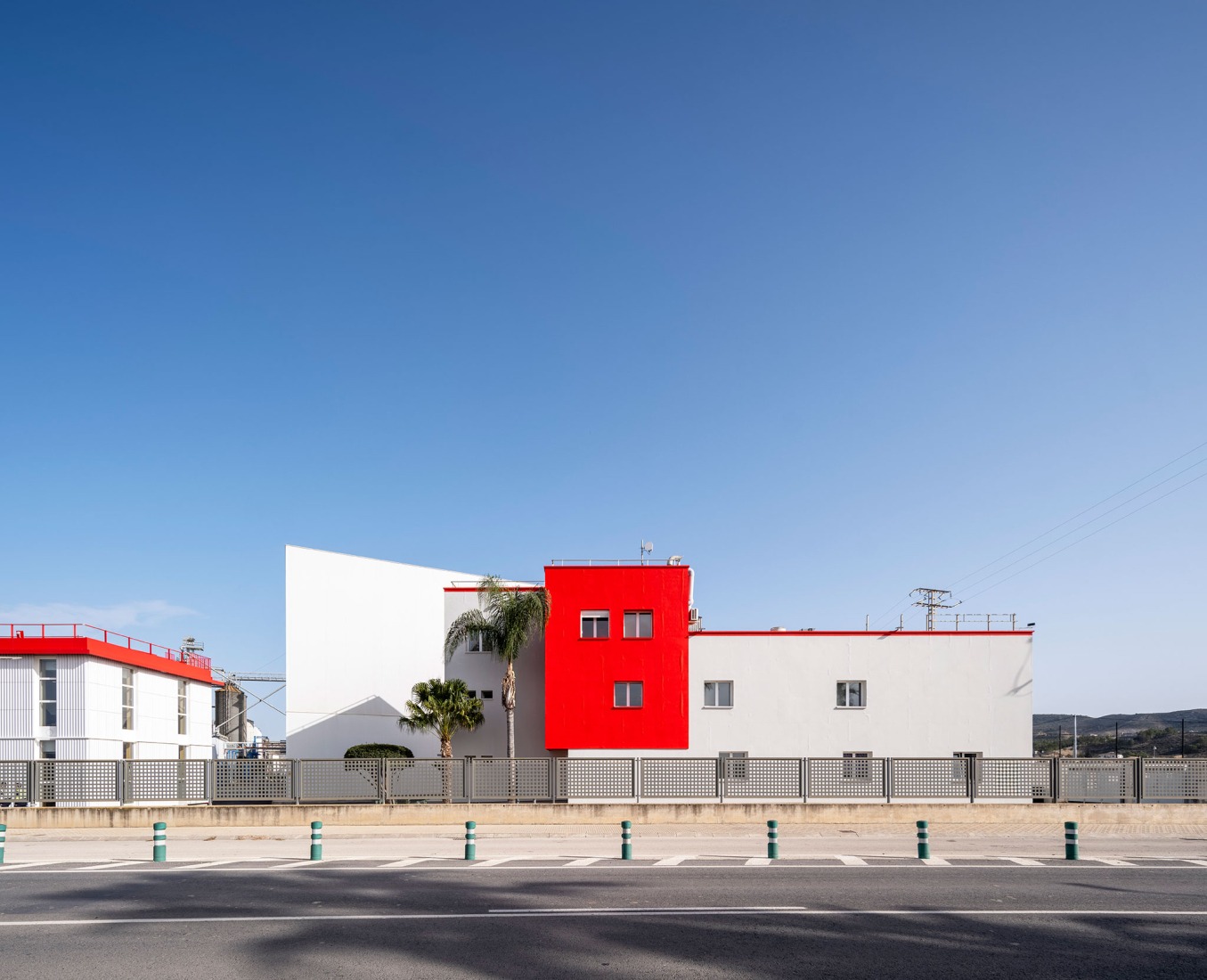 HTBA office and services complex by Martín Lejarraga. Photograph by David Frutos.