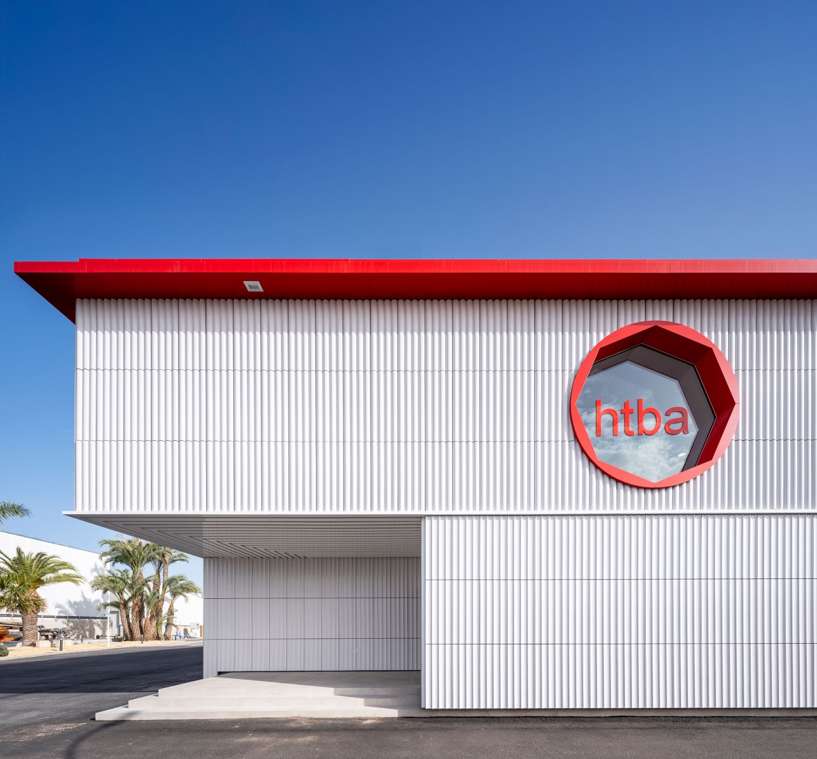 HTBA office and services complex by Martín Lejarraga. Photograph by David Frutos.