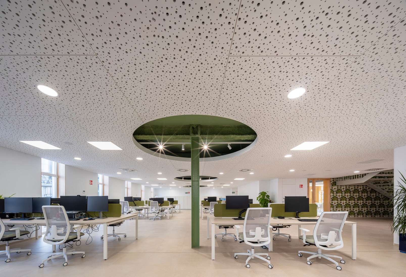 HTBA office and services complex by Martín Lejarraga. Photograph by David Frutos.