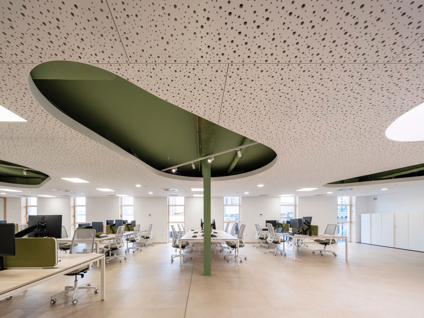 HTBA office and services complex by Martín Lejarraga. Photograph by David Frutos.