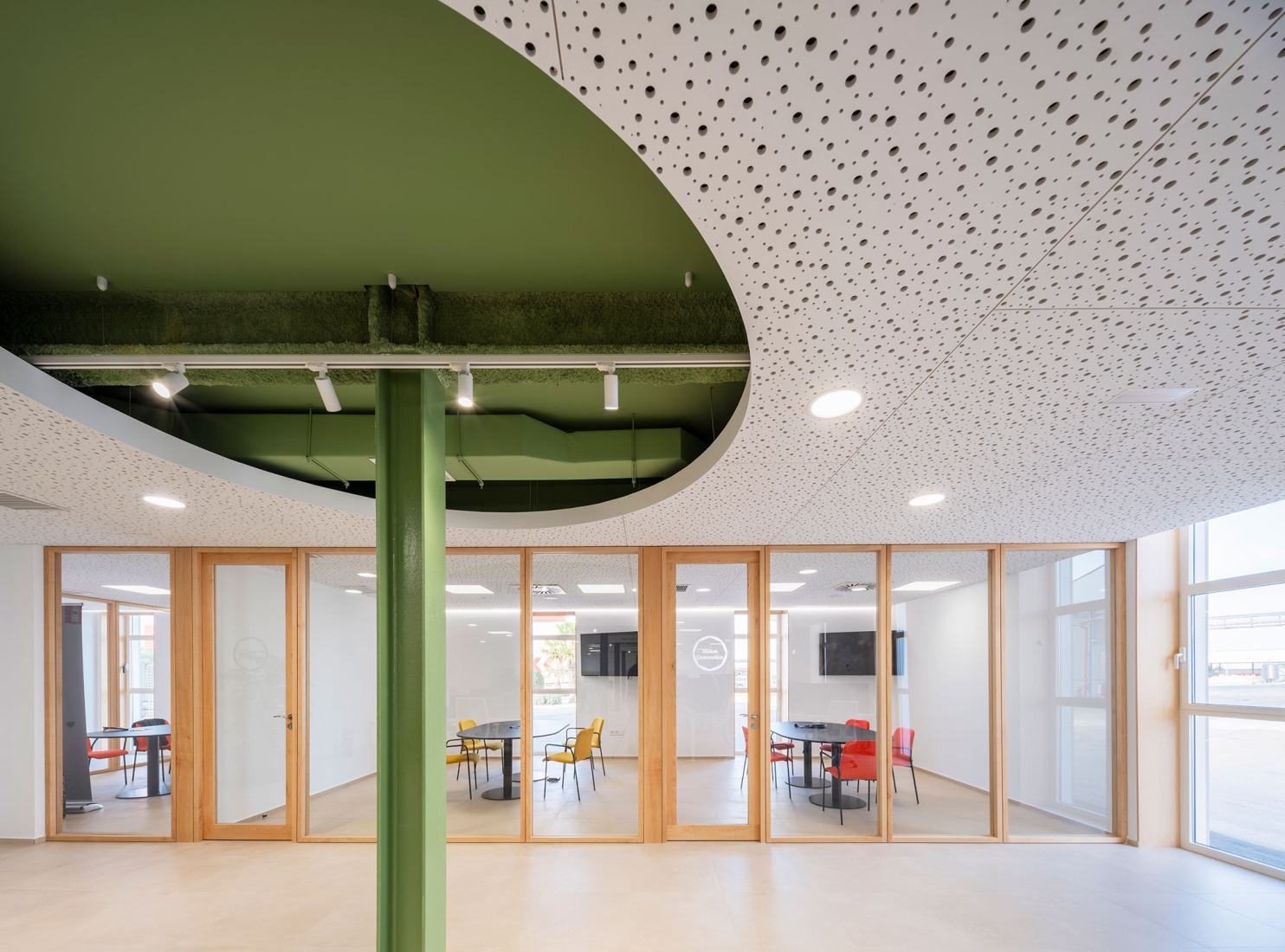 HTBA office and services complex by Martín Lejarraga. Photograph by David Frutos.