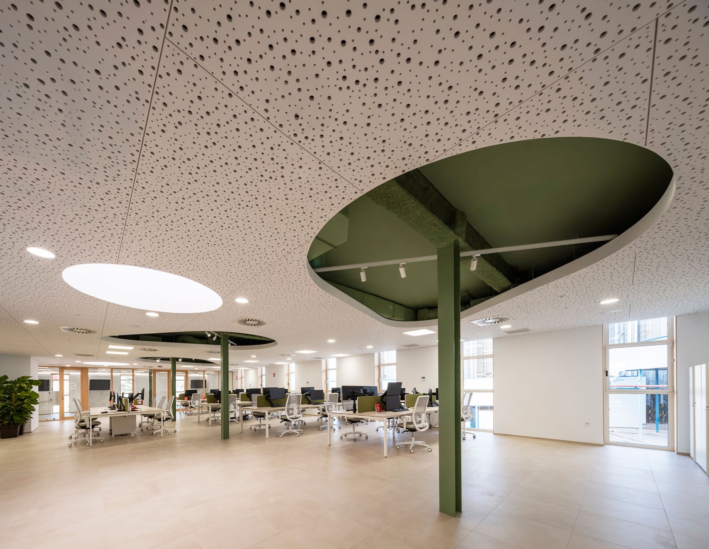 HTBA office and services complex by Martín Lejarraga. Photograph by David Frutos.