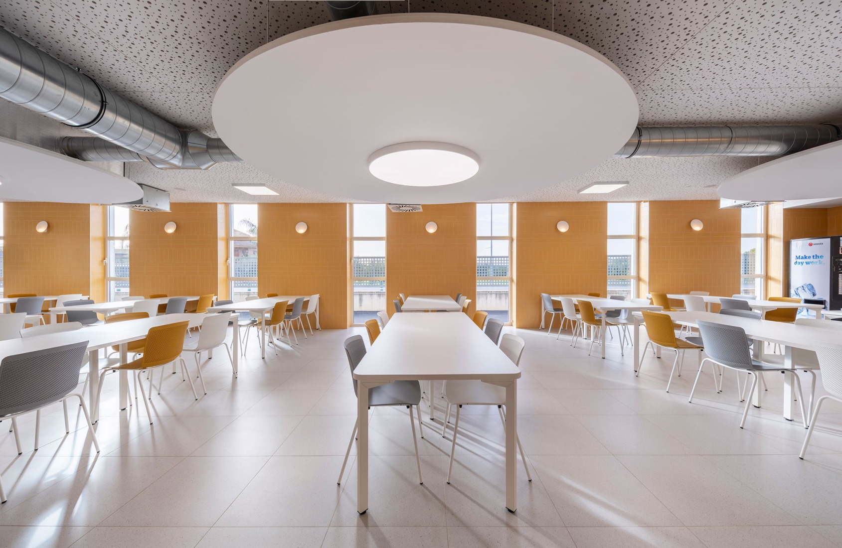 HTBA office and services complex by Martín Lejarraga. Photograph by David Frutos.