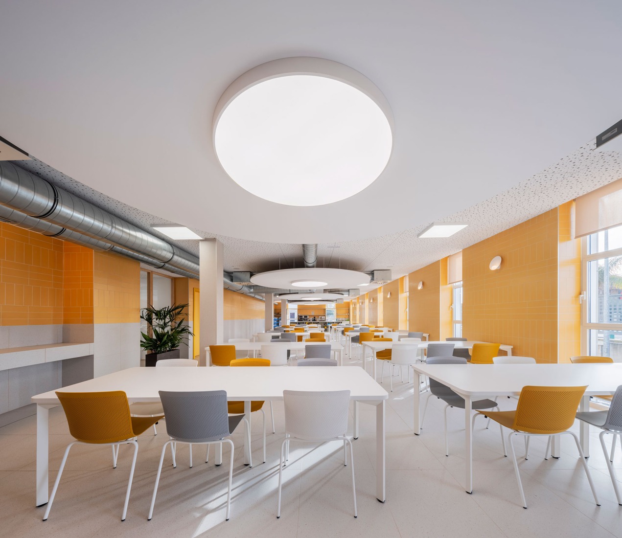 HTBA office and services complex by Martín Lejarraga. Photograph by David Frutos.