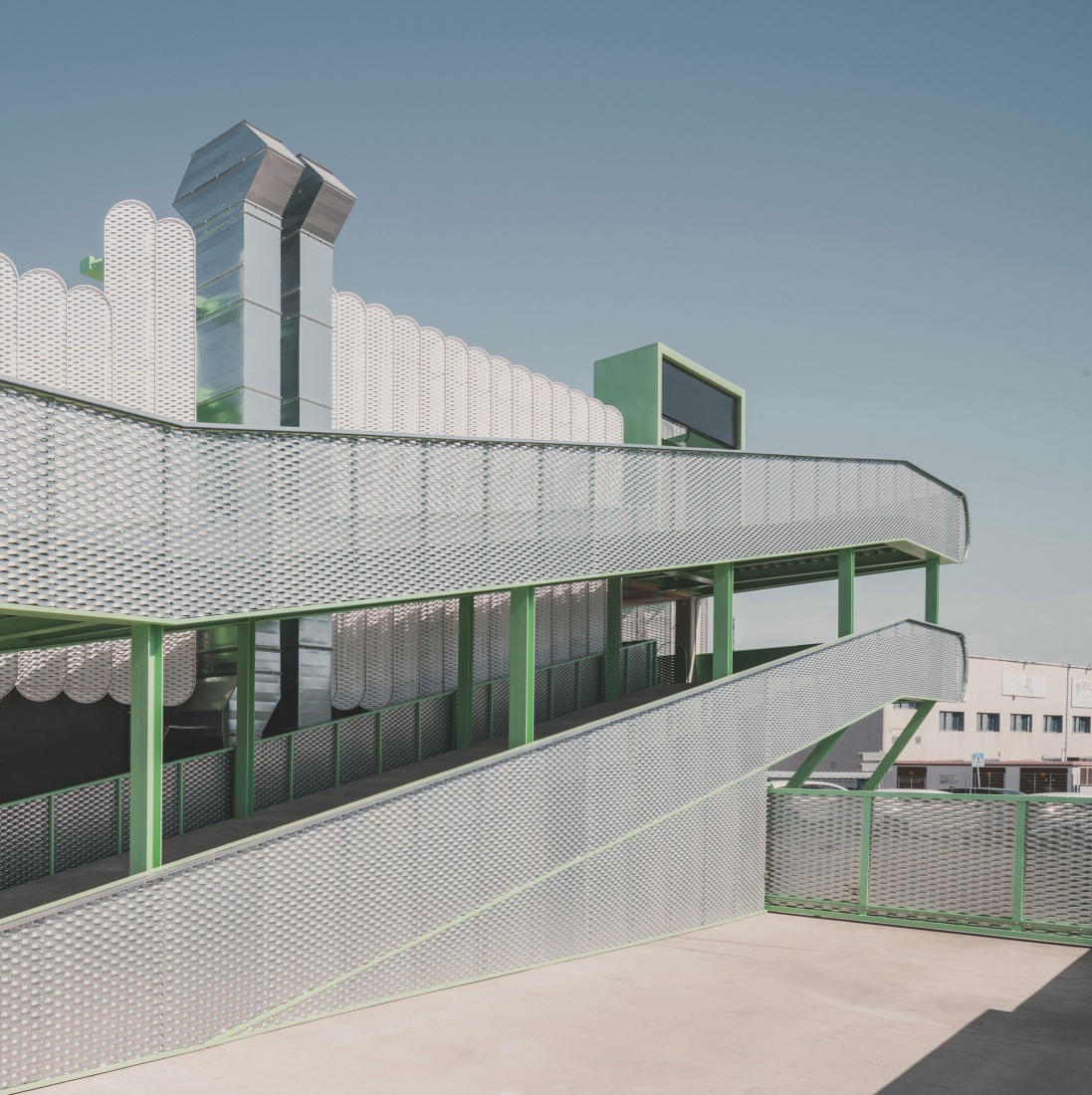 «Leganés Auto Center» por OOIIO Arquitectura. Fotografía por Javier de Paz.