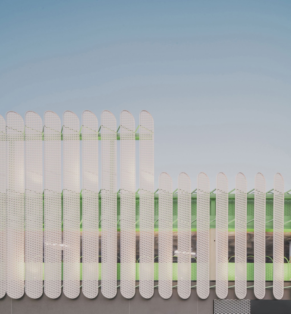 «Leganés Auto Center» por OOIIO Arquitectura. Fotografía por Javier de Paz.