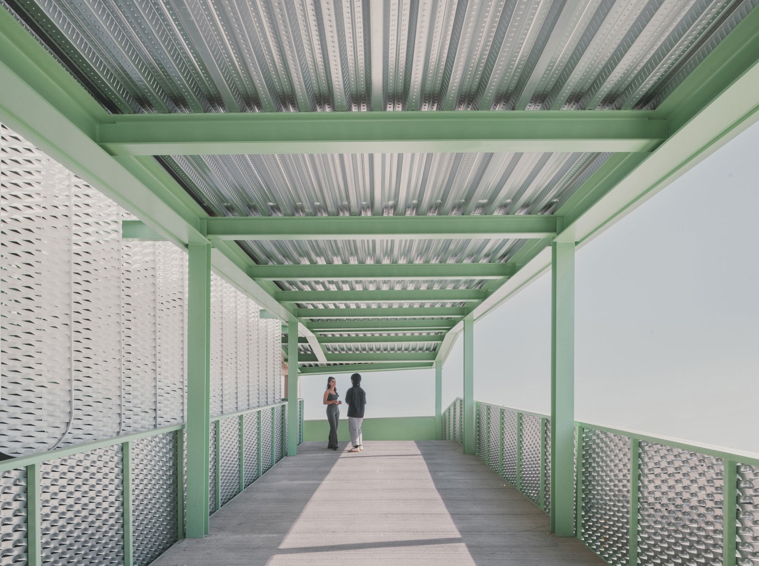 «Leganés Auto Center» por OOIIO Arquitectura. Fotografía por Javier de Paz.