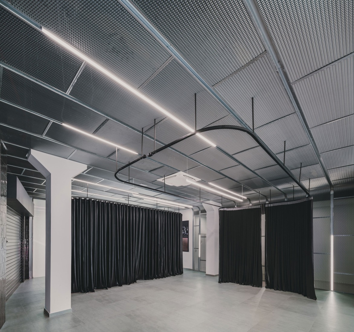 «Leganés Auto Center» por OOIIO Arquitectura. Fotografía por Javier de Paz.