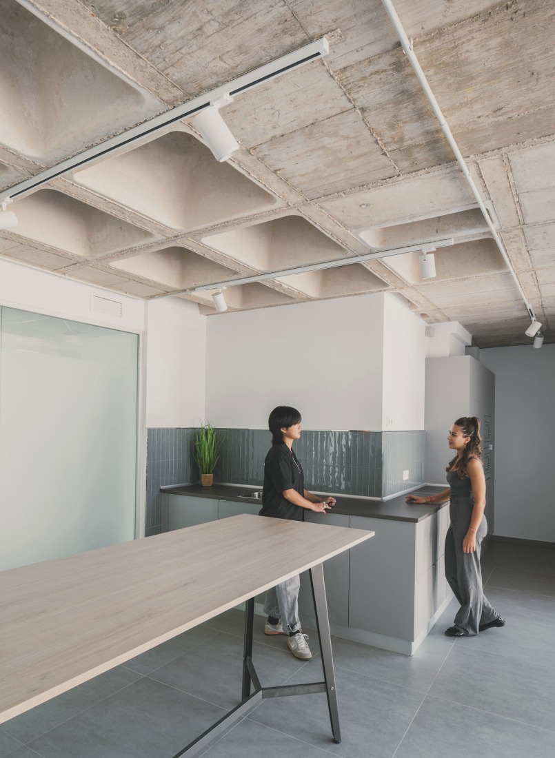 «Leganés Auto Center» por OOIIO Arquitectura. Fotografía por Javier de Paz.