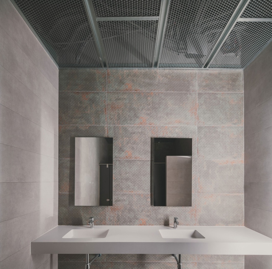 «Leganés Auto Center» por OOIIO Arquitectura. Fotografía por Javier de Paz.