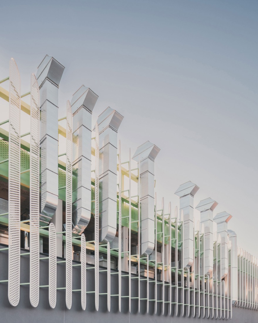 «Leganés Auto Center» por OOIIO Arquitectura. Fotografía por Javier de Paz.