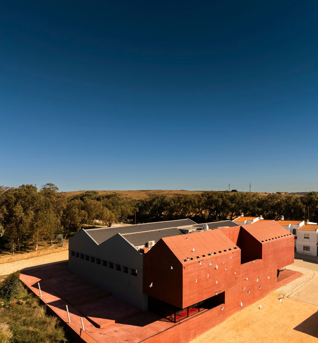 Vila do Bispo Museum by spaceworkers. Photograph by Fernando Guerra.