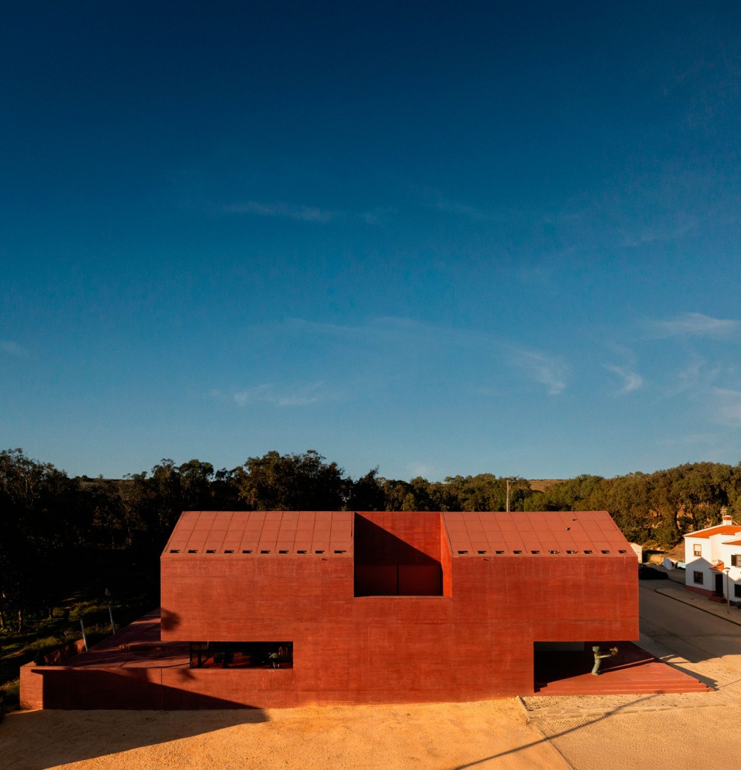 Vila do Bispo Museum by spaceworkers. Photograph by Fernando Guerra.