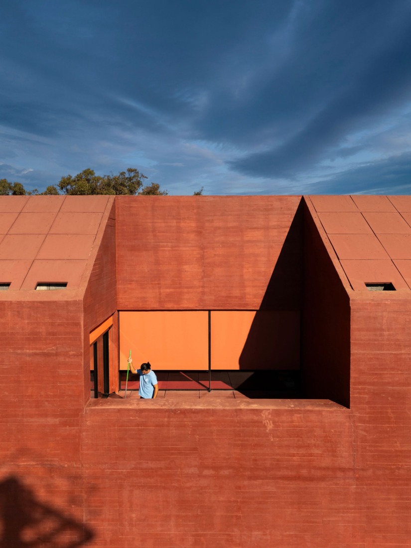 Vila do Bispo Museum by spaceworkers. Photograph by Fernando Guerra.