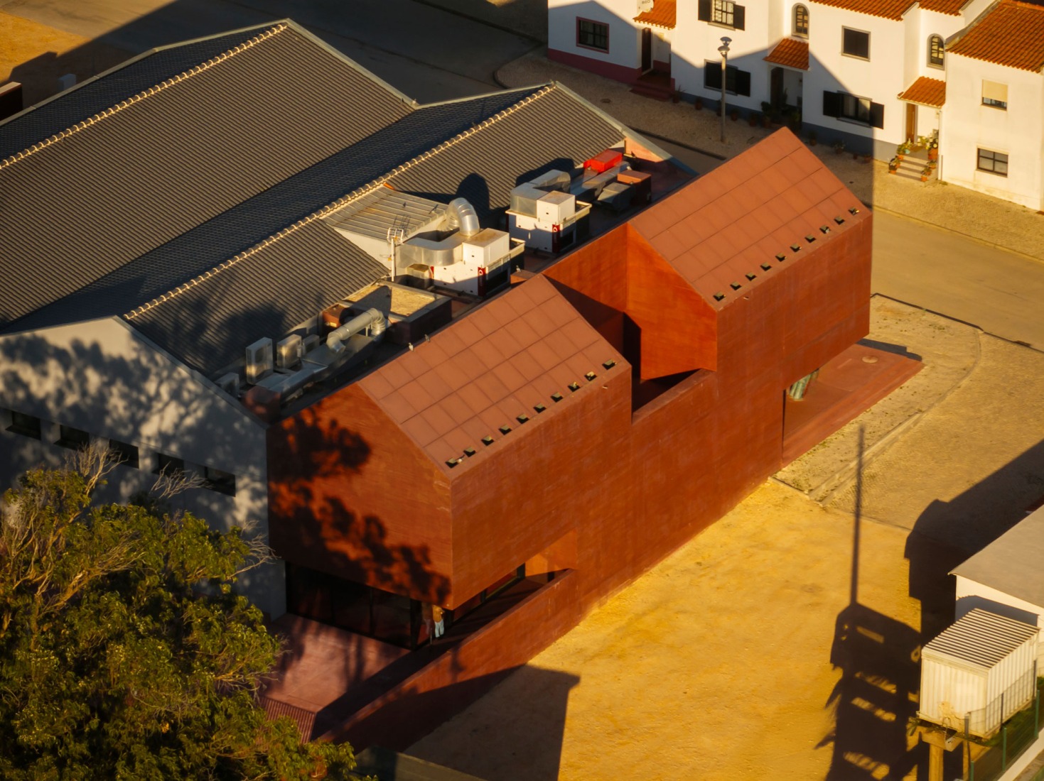 Vila do Bispo Museum by spaceworkers. Photograph by Fernando Guerra.