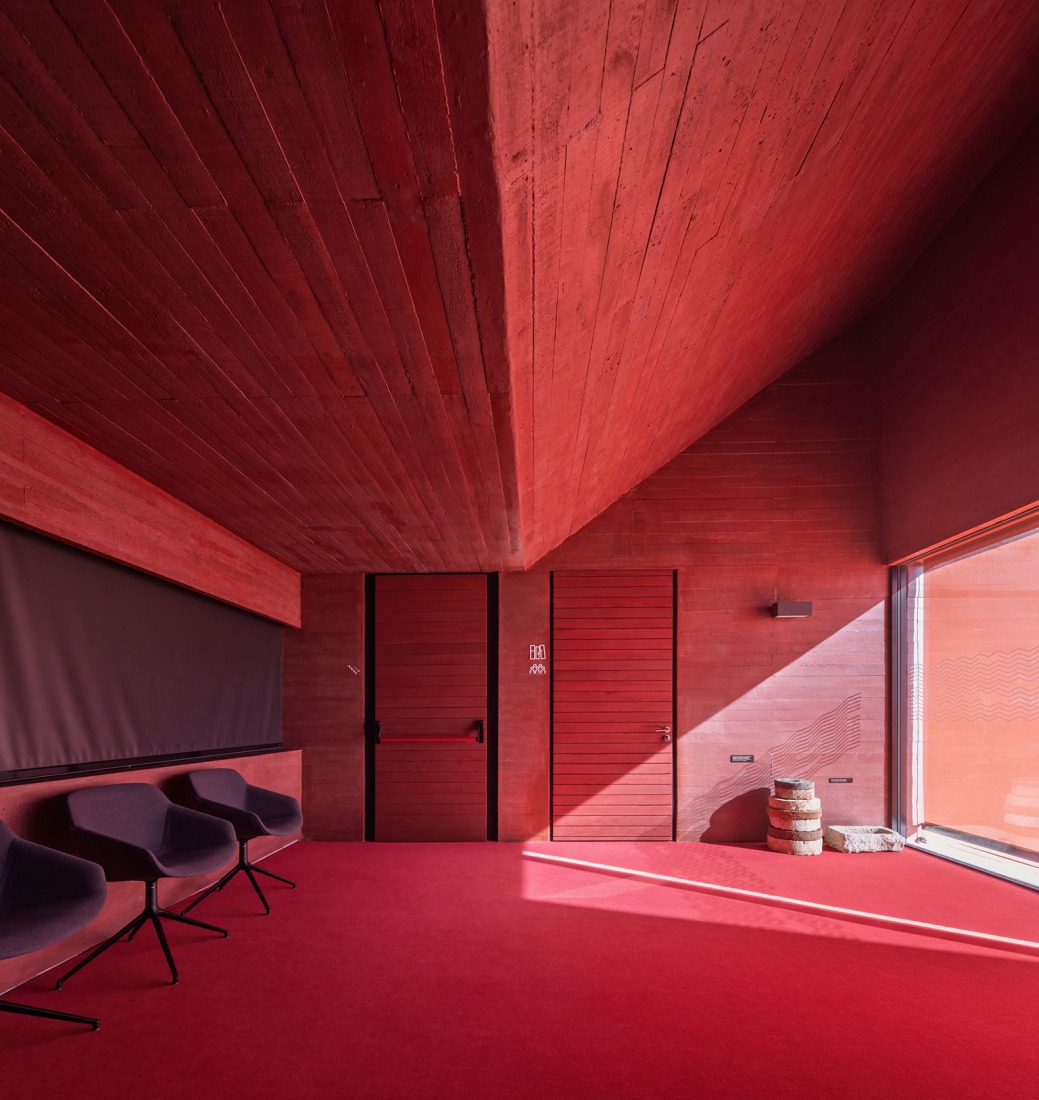 Vila do Bispo Museum by spaceworkers. Photograph by Fernando Guerra.