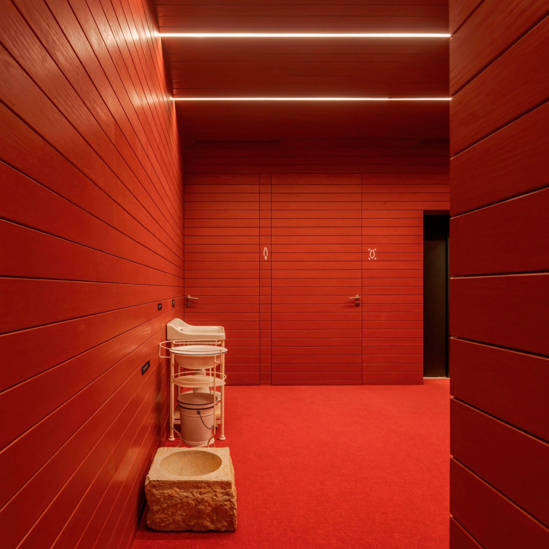 Vila do Bispo Museum by spaceworkers. Photograph by Fernando Guerra.