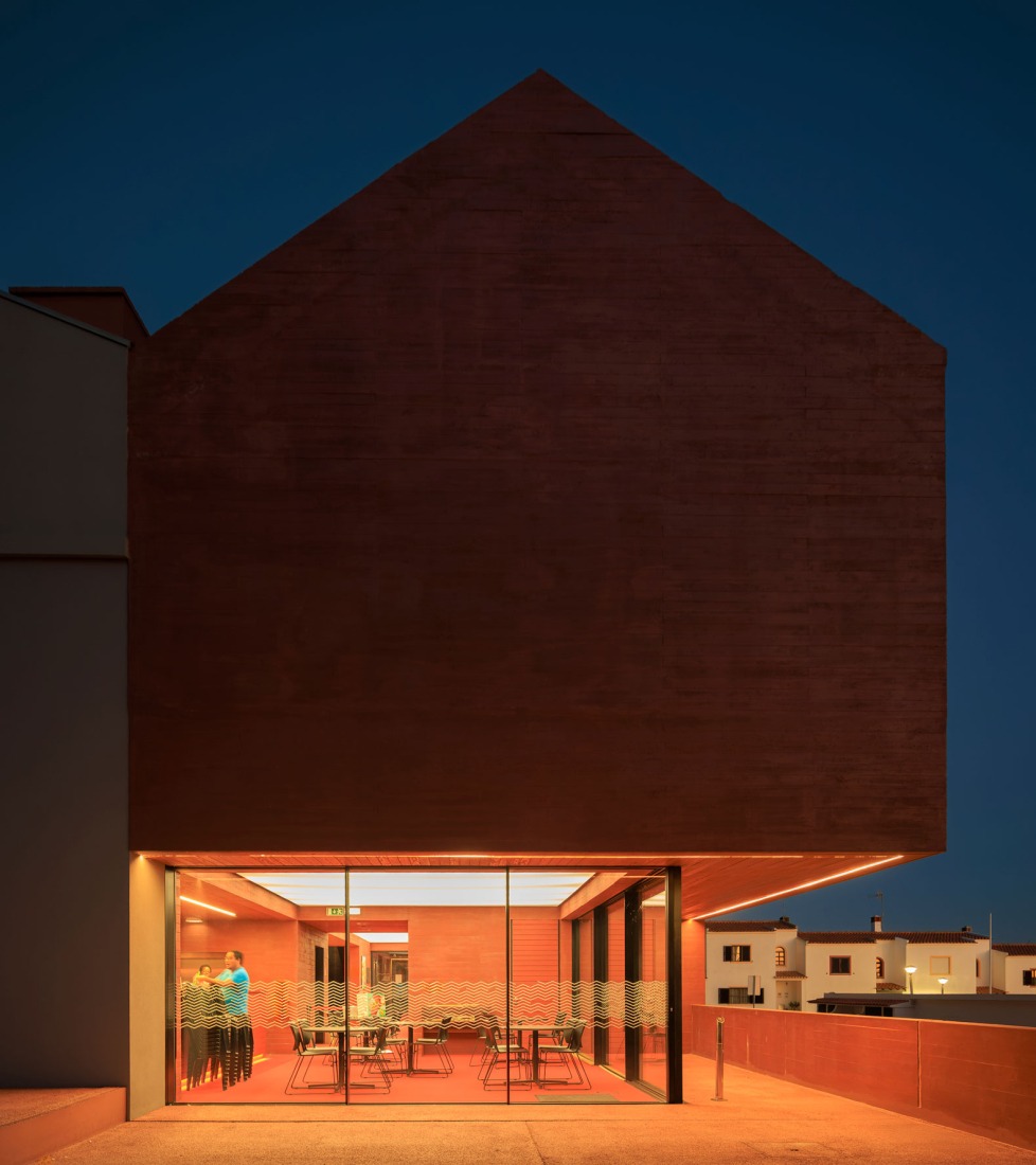 Vila do Bispo Museum by spaceworkers. Photograph by Fernando Guerra.