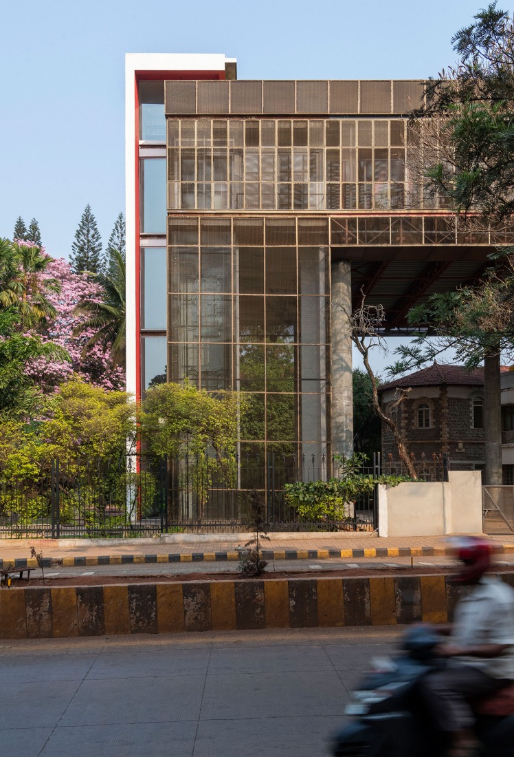 "Hoverspace" Extension to the KLE Society Head Office by Thirdspace. Photograph by Suryan and Dang.