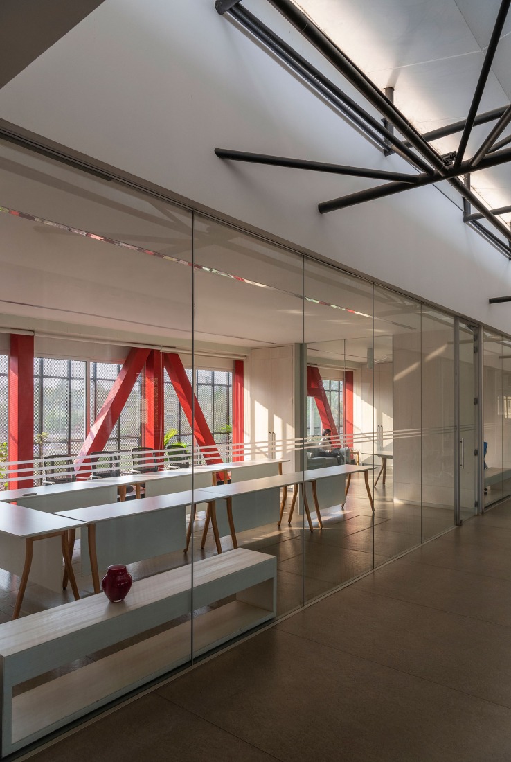 "Hoverspace" Extension to the KLE Society Head Office by Thirdspace. Photograph by Suryan and Dang.