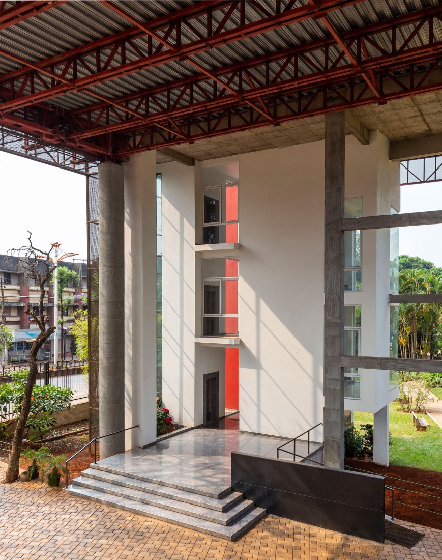 "Hoverspace" Extension to the KLE Society Head Office by Thirdspace. Photograph by Suryan and Dang.