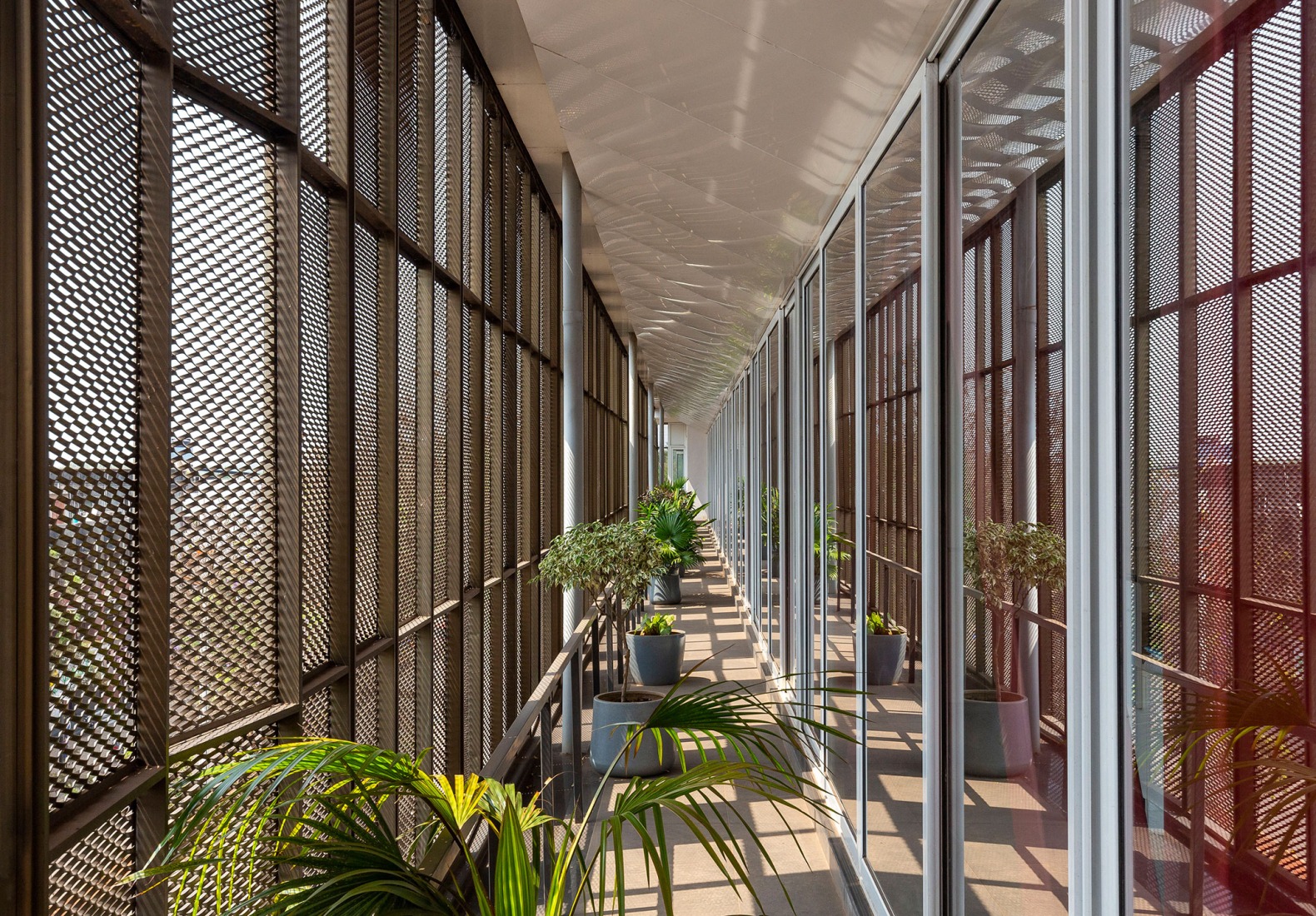 "Hoverspace" Extension to the KLE Society Head Office by Thirdspace. Photograph by Suryan and Dang.