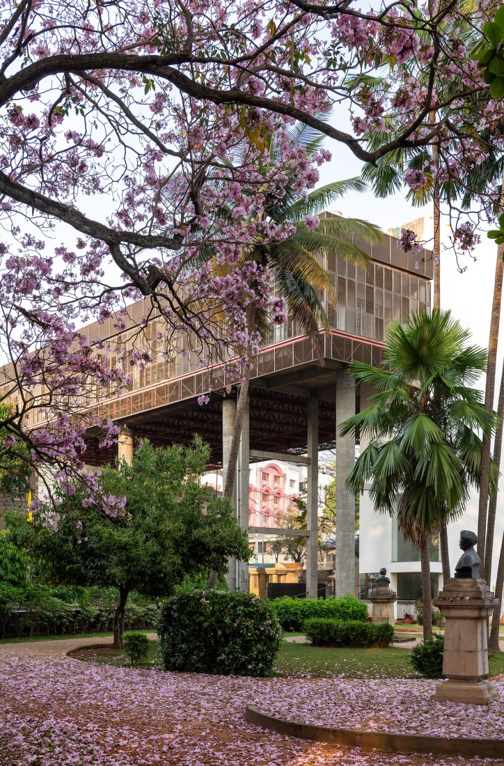 "Hoverspace" Extension to the KLE Society Head Office by Thirdspace. Photograph by Suryan and Dang.
