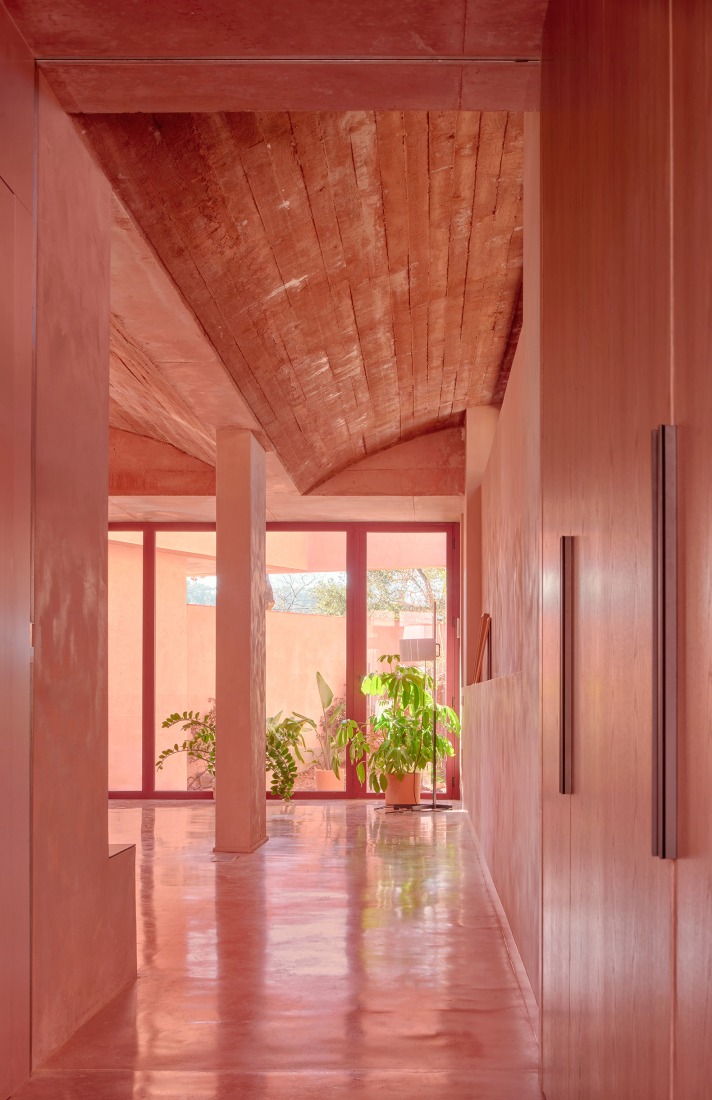 "Casa Sota la Mola" by Twobo. Photograph by José Hevia.