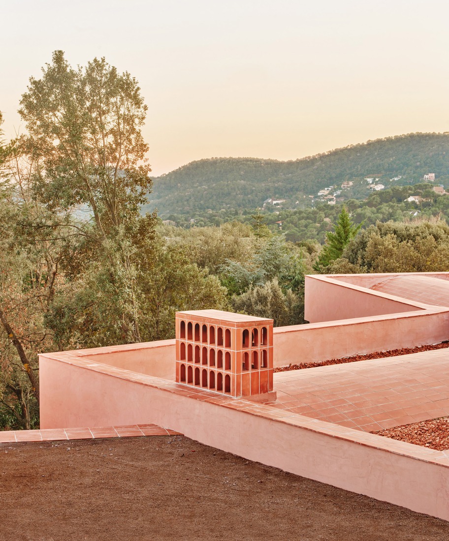 "Casa Sota la Mola" by Twobo. Photograph by José Hevia.