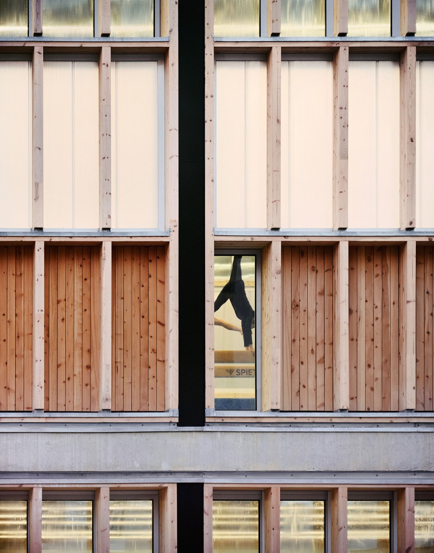 CEM Espronceda by BB Arquitectes + conxita balcells. Photograph by José Hevia.