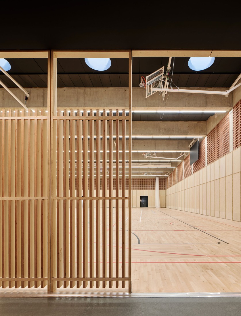 CEM Espronceda by BB Arquitectes + conxita balcells. Photograph by José Hevia.