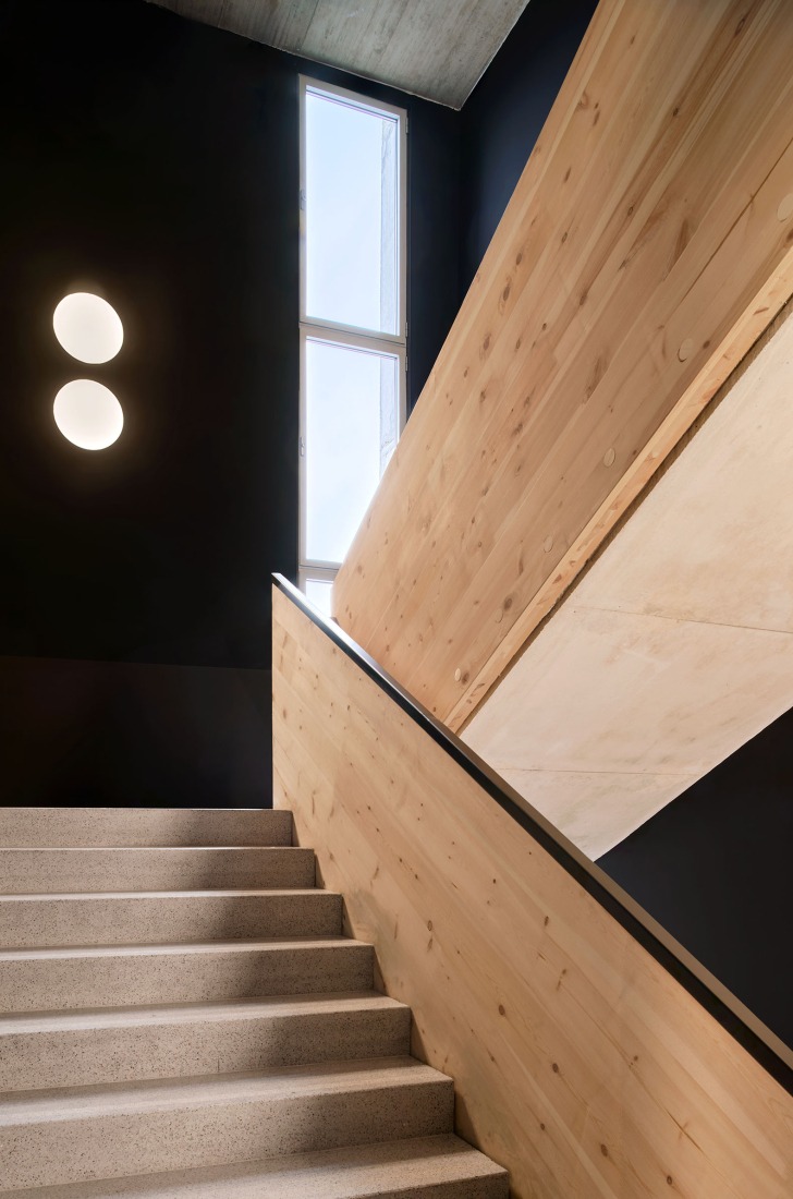 CEM Espronceda by BB Arquitectes + conxita balcells. Photograph by José Hevia.