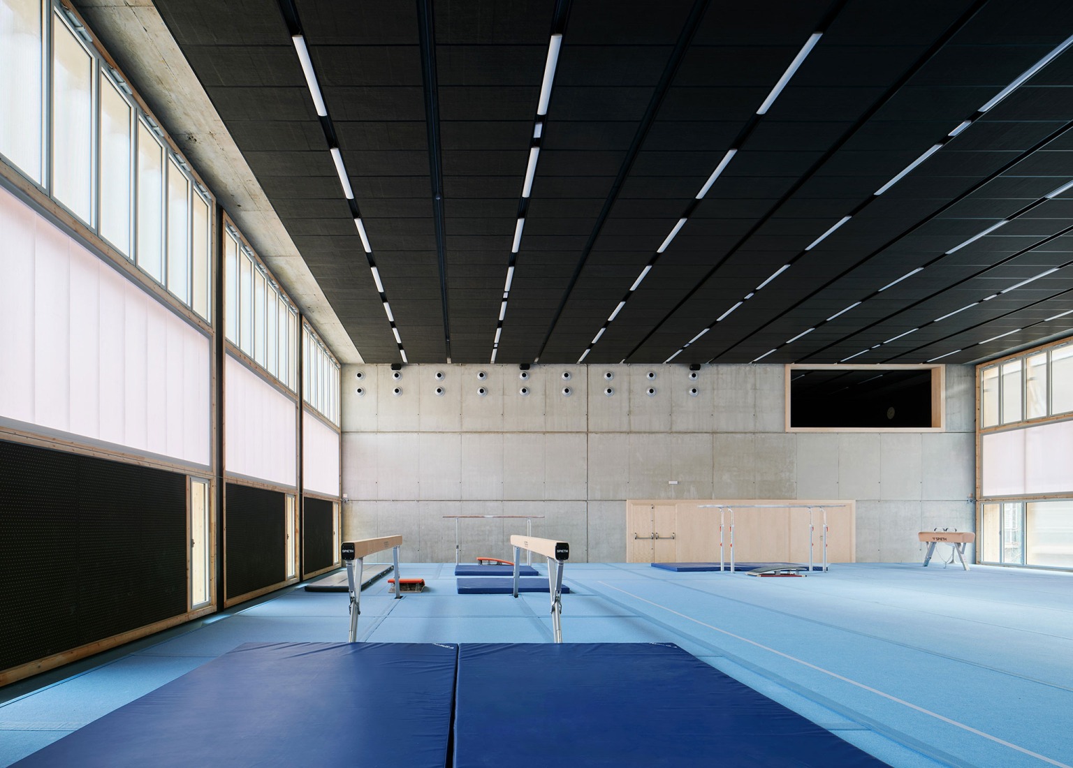CEM Espronceda by BB Arquitectes + conxita balcells. Photograph by José Hevia.