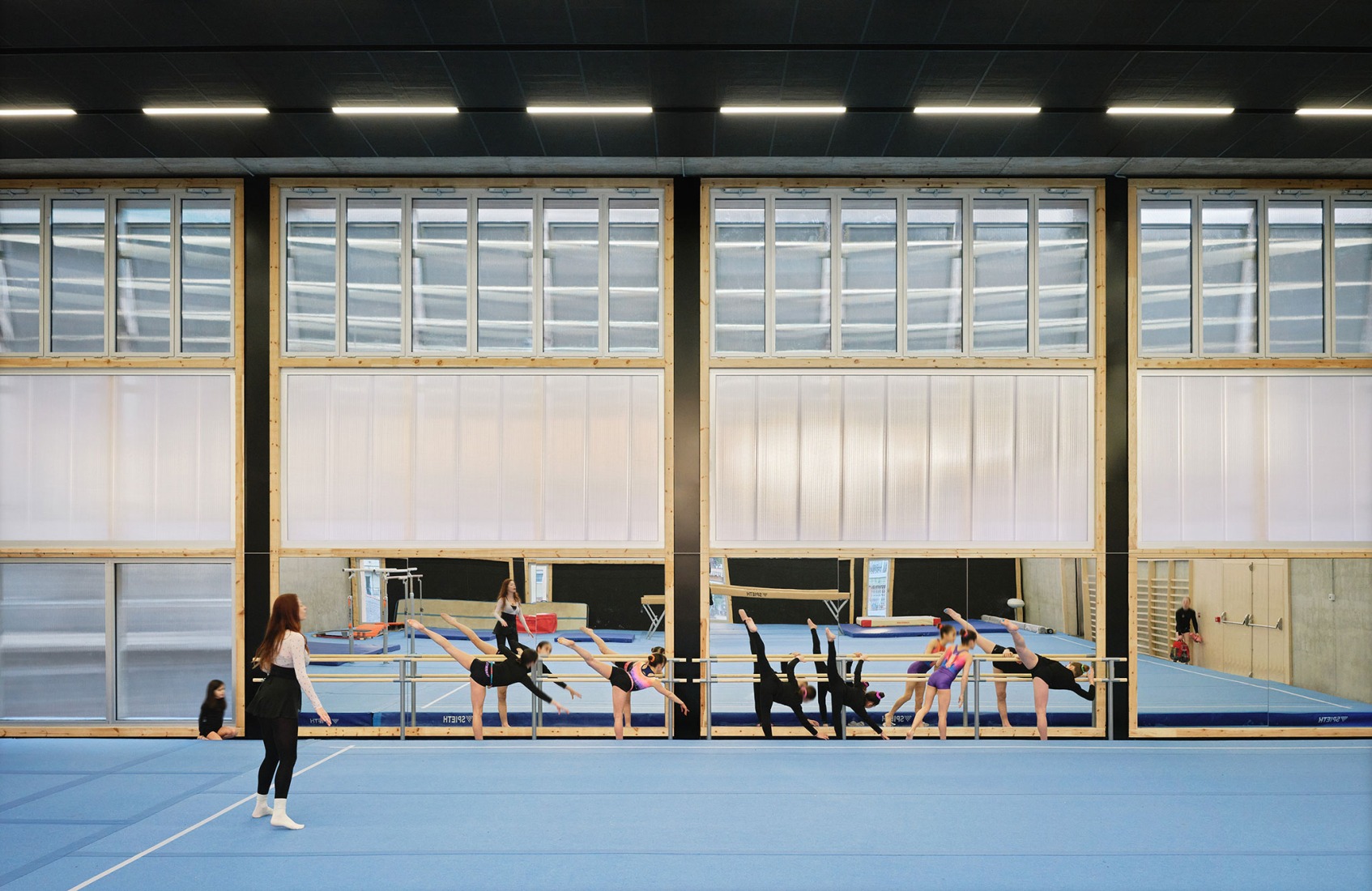 CEM Espronceda by BB Arquitectes + conxita balcells. Photograph by José Hevia.