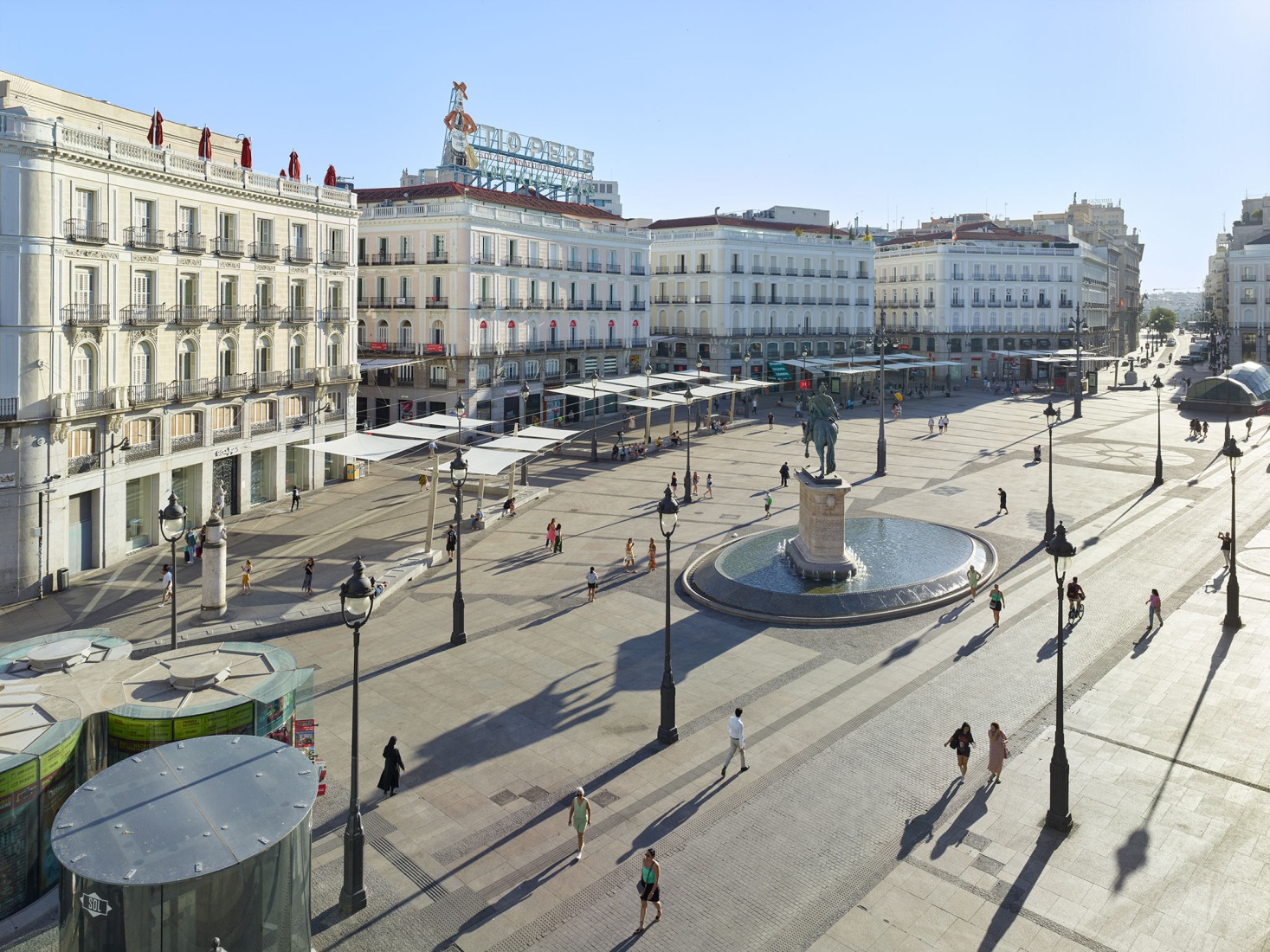 Remodelación de la Puerta del Sol de Madrid por Linazasoro & Sánchez Arquitectura (2014-2025). Fotografía por Roland Halbe.