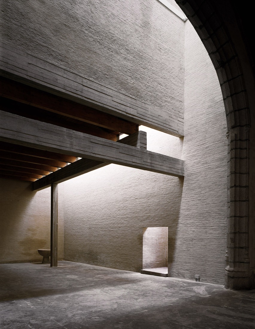 Iglesia, Valdemaqueda por José Ignacio Linazasoro (2000). Fotografía por Javier Azurmendi.