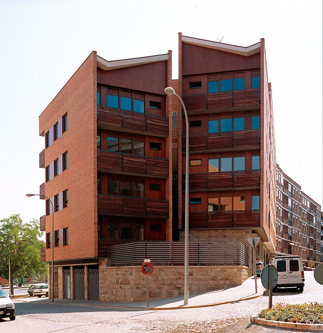 Edificio Alfonso de Montalvo, Ávila, por José Ignacio Linazasoro (1999-2002).
