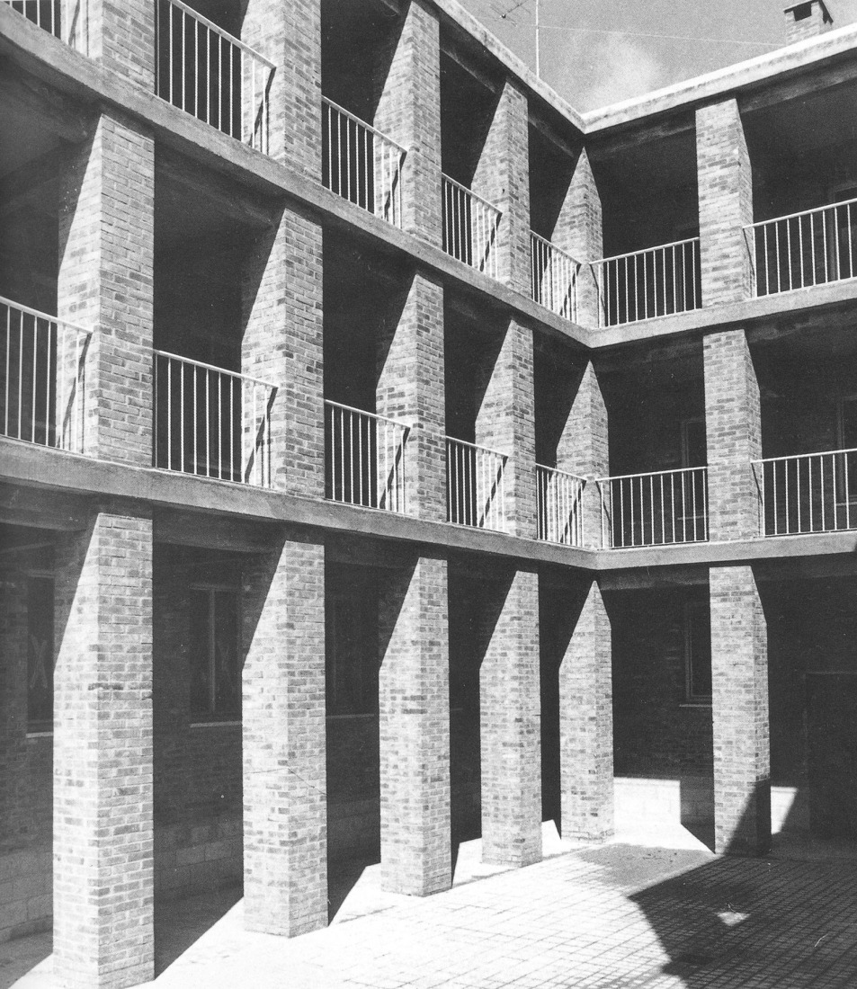 Housing in Mendigorria (Spain) by Miguel Caray and José Ignacio Linazasoro (1978 - 1981).