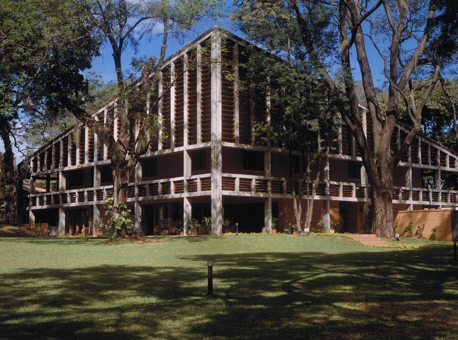 Embassy of Spain, Asunción, Paraguay by José Ignacio Linazasoro (1990-2000).