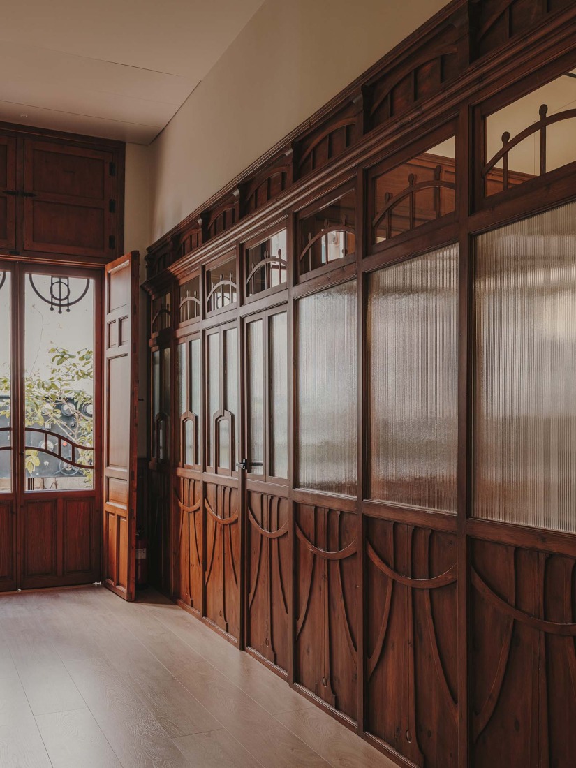 Restauración y reforma interior de un edificio histórico para oficinas por ARN / Arquitectos. Fotografía por Oleh Kardash. 