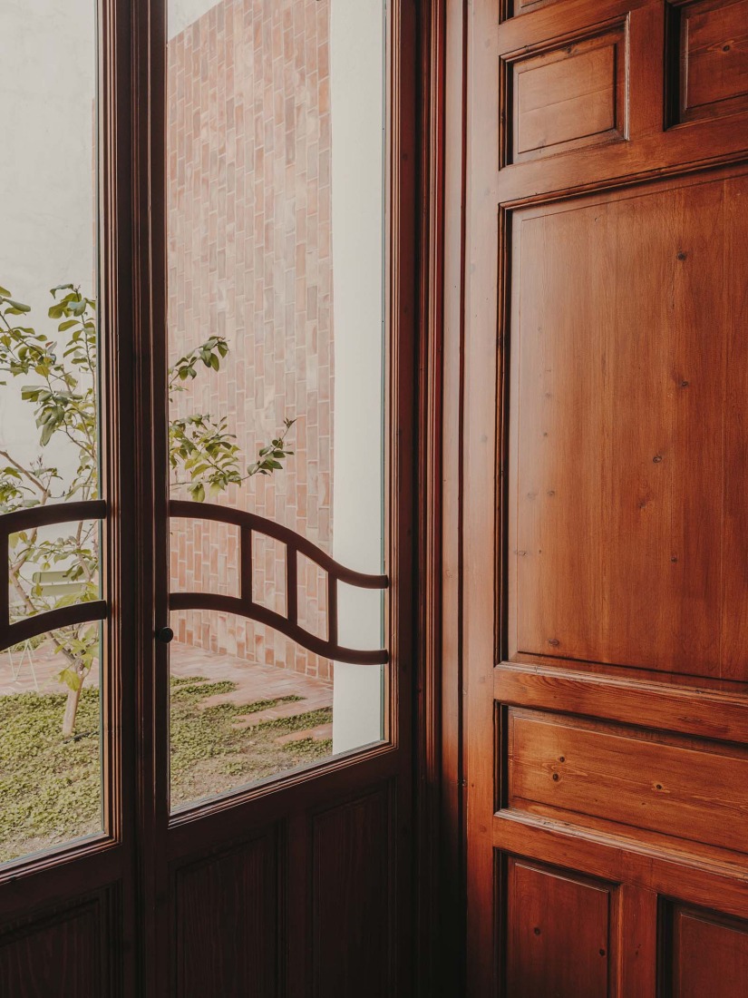 Restauración y reforma interior de un edificio histórico para oficinas por ARN / Arquitectos. Fotografía por Oleh Kardash. 