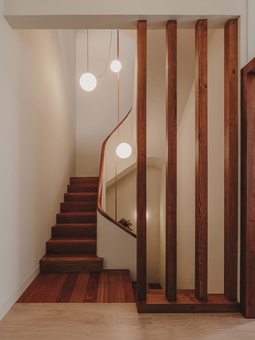 Restauración y reforma interior de un edificio histórico para oficinas por ARN / Arquitectos. Fotografía por Oleh Kardash. 