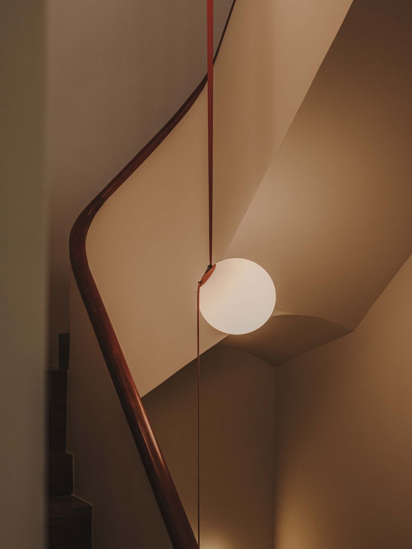 Restauración y reforma interior de un edificio histórico para oficinas por ARN / Arquitectos. Fotografía por Oleh Kardash. 
