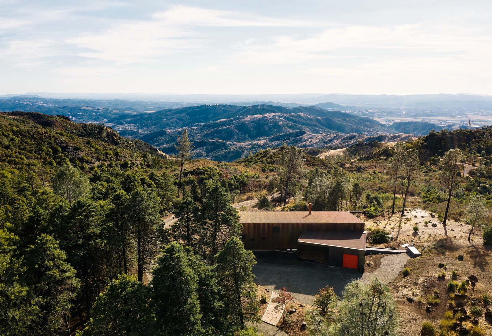 «Pine Flat» por Faulkner Architects. Fotografía por Joe Fletcher. 