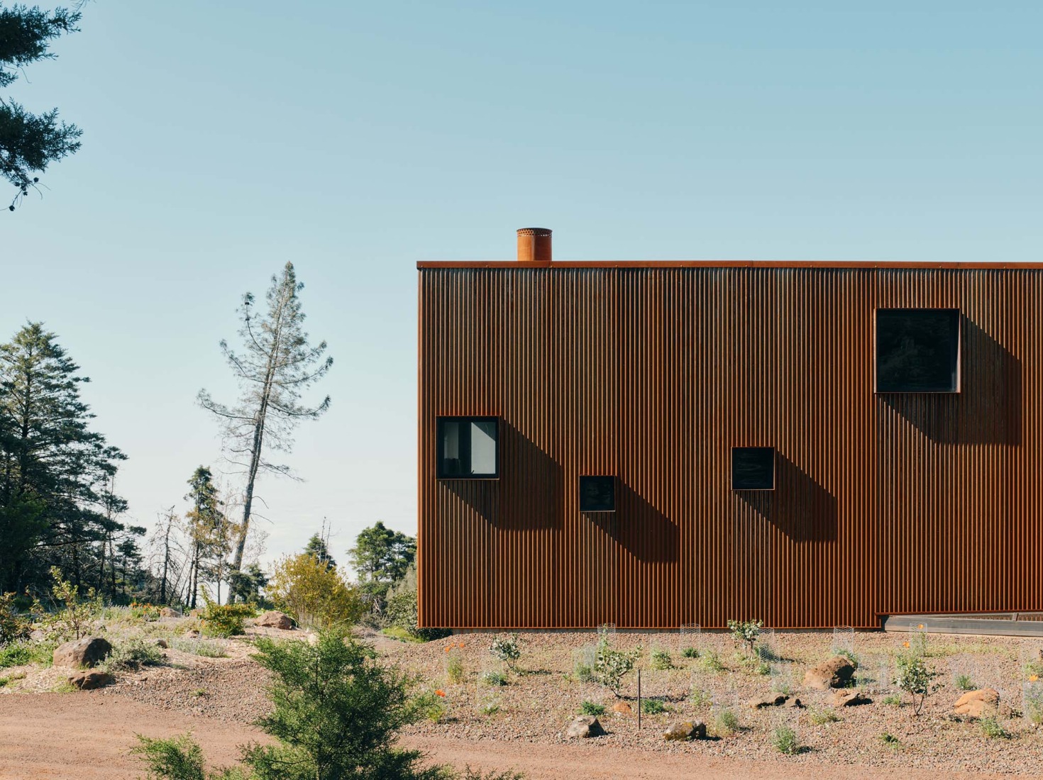 «Pine Flat» por Faulkner Architects. Fotografía por Joe Fletcher. 