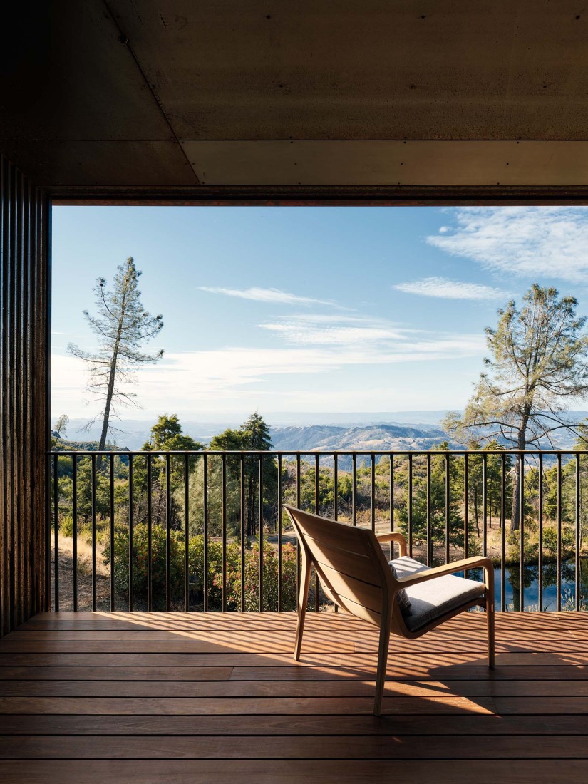 «Pine Flat» por Faulkner Architects. Fotografía por Joe Fletcher. 