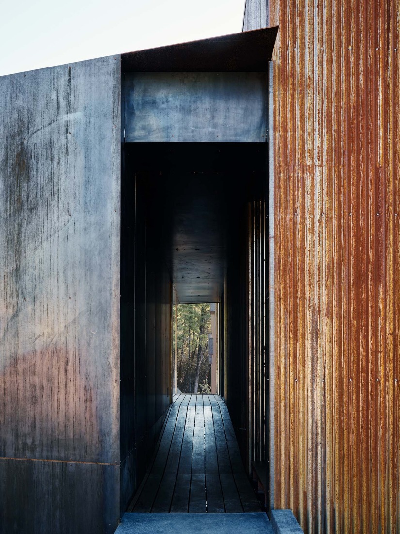 «Pine Flat» por Faulkner Architects. Fotografía por Joe Fletcher. 